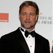 Christian bale and russell crowe are among the golden globe award nominees who will not make the ceremony at the beverly hilton tonight because real life intervened. Russell Crowe Starportrat News Bilder Gala De