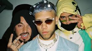 Esta canción está incluida dentro del disco el último tour del mundo. Bad Bunny Jhay Cortez Rompen El Internet Con Dakiti Lomasrankiao