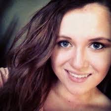 Kendra Sloan's Instagram, Twitter & Facebook