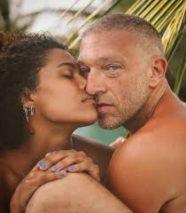 Vincent Cassel anuncia casamento com namorada 30 anos mais nova