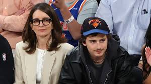 Oscar Nominee Roasted for ‘Manspreading’ on Tina Fey