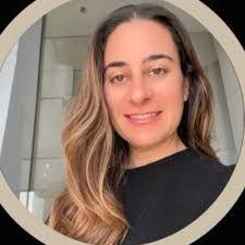 Deanna Clarance's Instagram, Twitter & Facebook