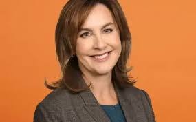 Elena Kraus's Instagram, Twitter & Facebook