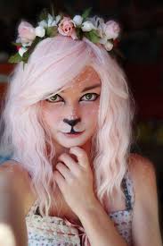 Rassemblez vos peintures rouge, jaune, verte et bleue spécialement faites pour le face painting. Maquillage Halloween Fille Simple Notre Choix D Idees Mignonnes Ou Effrayantes