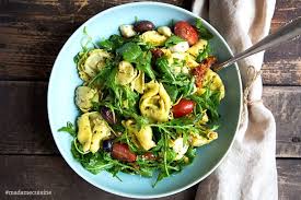 Tortellinisalat Mit Rucola Madame Cuisine Rezept Tortellinisalat Tortellini Salat