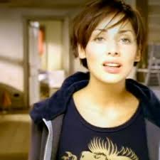 About torn torn is a song written by scott cutler, anne preven and phil thornalley in 1993. Natalie Imbruglia Torn Musique Des Annees 90 Decouvrez Notre Playlist Elle