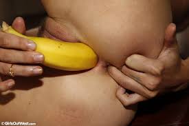 Banana Hotties turning on with fruit