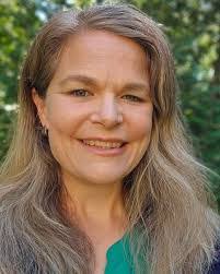 Leslie Rooney's Instagram, Twitter & Facebook