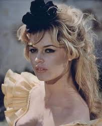 Strängt tittande bara! Var Brigitte Bardot i sin prime en tia? Isåfall  nämns hon sällan bland tiorna som Bellucci, Aishwarya Rai, Angelina Jolie,  Pamela Anderson, osv. : r/VindictaRateCelebs