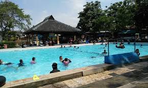 Demikian artikel tiket masuk pemandian air panas cangar malang. 18 Kolam Renang Di Malang Tiket Masuk Murah Foto Fasilitas Lokasi