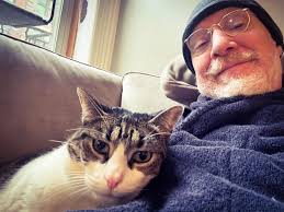 Happy Caturday from sleepy Ilse and hungry Emmy 🩷