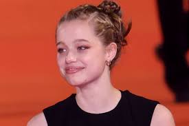 Una de las hijas de Angelina Jolie y Brad Pitt tomó una fuerte decisión que  la aleja aún más de su padre