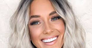 Le cellule che producono melanina possono smettere di lavorare, e quando succede i capelli che spuntano dal follicolo sono grigi o bianchi. Le 7 Migliori Tinte Per Sfoggiare I Capelli Grigi Rimedio Naturale