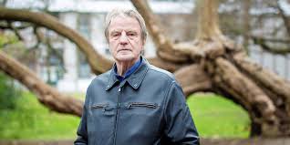 See if your friends have read any of bernard kouchner's books. Bernard Kouchner Soleimani A Merite 25 Fois Qu On Le Tue Le Point