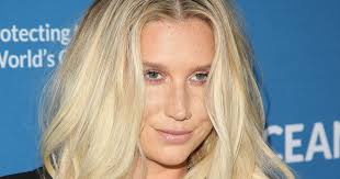 Gina Macleod's Instagram, Twitter & Facebook