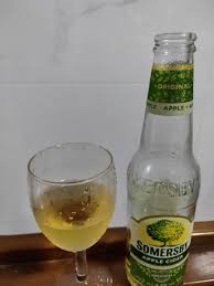 Its unique juicy apple flavour makes it a tasty and natural choice for the relaxed moments with your friends. Pin By Shannen X On Stuff To Buy Apple Cider Cider Beer Bottle