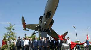 Samsun ili vezirköprü i̇lçesinde bulunan altınkaya barajı üzerindeki şahinkaya kanyonu görülmeye değer doğal güzelliklerden birisi gerçekten. Vezirkopru Ilce Girisine Eski Savas Ucagi Konuldu Son Dakika Haberleri