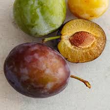 Im herbst werden sie langsam reif und richtig schön saftig. Pflaumen Steinobst Mit Power Tipps Rezepte Living At Home