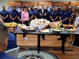 30 best thanksgiving soup kitchen nyc. Trump Shows Up With Depressing Thanksgiving Spread For Coast Guard