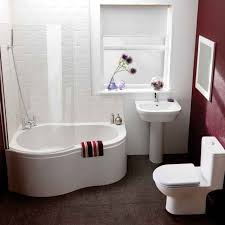 Badewanne Mit Dusche Intergriert 32 Raumsparideen Fur Ein Kleines Bad Badewanne Mit Dusche Kleine Badezimmer Badezimmer Gestalten