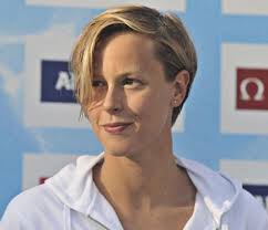 Federica pellegrini, nuovo look capelli: Taglio Di Capelli Corti 2012 Alla Federica Pellegrini Corti Da Un Lato