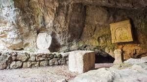 Jahrhundert der mithraismus oder mithraskult war ein zunächst in kleinasien, später im ganzen römischen reich. Mithras Kult Fur Roms Eingeweihte Christentum Fur Die Massen Youtube