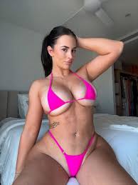 IzzyisverySpicy - OnlyFans leaks