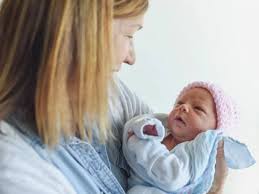 Mimpi menggendong bayi menurut penjelasan menakjubkan pakar psikolog dan ramalan primbon terhadap keberuntungan hidupmu di masa depan. Harus Baca Rahasia Arti Mimpi Menggendong Bayi Per Gender Woop Id