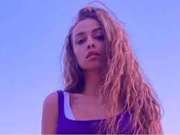 News247 14 αυγούστου 2021 17:18. H Elenh Foyreira Me Kopdonato Mayro Mpikini Sarwnei To Instagram 8a Fas Kollhma Peiraiotika Gr
