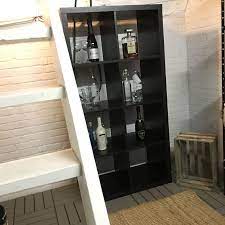 ik heb zelf van de ikea kast een wijnkast gemaakt in de kelder alle muren heb ik wit geschilderd en de trap ook de vloer ikea kast witte muren kleine ruimte