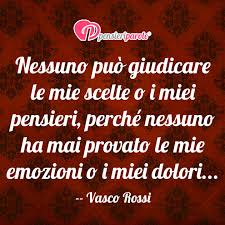 Appena le regole lo consentono. Immagine Con Frase Vita Di Vasco Rossi Nessuno Puo Giudicare Le Mie Scelte O I Miei