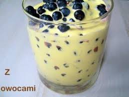 Kogel mogel to deser znany w polskiej kuchni od xvii wieku, najprawdopodobniej pochodzi z kuchni żydowskiej. Przepis Kogel Mogel Z Owocami Proste I Smaczne Przepisy