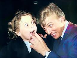 Hi all, Forgive my ignorance but any help with this appreciated. Purchased  this photo today for my Tommy Steele archive