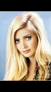 tiktok won't load the original 🤷‍♀️ #carolbrady #bradybunch #modernizing  #forfun