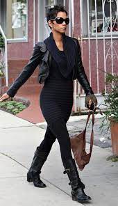 Halle Berry If You Re Skinny Enough Chunky Biker Boots Are Ok Note The Cropped Leather Jacket To Highlight The Waist C Halle Berry Style Fashion Outfits Style