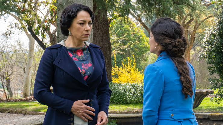 Leocadia descubre a Ángela en los jardines