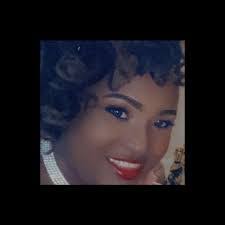 Simone Lowman's Instagram, Twitter & Facebook