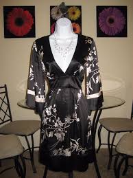 Black And White Kimono Dress Nwt Bebe Black White Kimono Silk Dress Size S Bebe With Images Dresses Silk Dress White Kimono