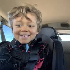 ISO photographer that can do maternity couple photos preferably next  Saturday.