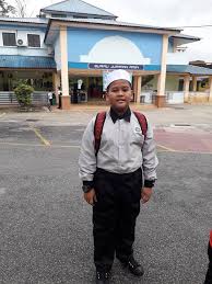 .dia gi sekolah ni (sekolah induk dia yang kat gombak tu, fames gak sebab beberapa org student dia org sesiapa yang berminat rasanya boleh surf fb under : Miles Of Smiles Zharfan 1st Day School Sek Men Islam Al Amin Gombak