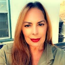 Keri Hoyle's Instagram, Twitter & Facebook