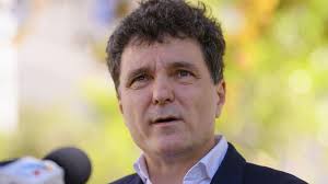 Nicuşor Dan anunţă că a fost atribuit contractul pentru modernizarea  drumurilor şi iluminat public în cartierul „Henri Coandă”