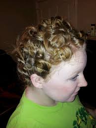 Roll Your Hair Around Your Fingers And Pin Down With Bobby Pins Then You Sleep In Them When U Wake Up And Remove The Bobby Pin Beautiful Curls Hair Pin Curls