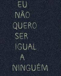 Pessoa Nao Sentimento Igualdade Personalidade Ninguem Ser Pensador Pensamento Pensar Diferente Igual Agir Expressar Pensante Opinar Guitarrista Solitaria