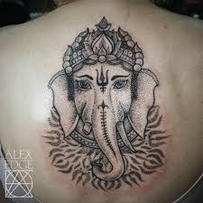 40 Hindu Tattoo Designs Hindi Tattoo Schrift Hindu Tattoo Hindu Tattoo Bedeutung