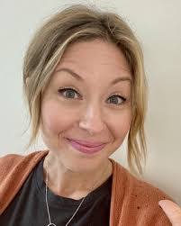 Sarah Poulos's Instagram, Twitter & Facebook