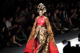 Desainer fenomenal nan rendah hati kebanggaan tanah air. Bukti Cinta Desainer Kebaya Anne Avantie Pada Kota Semarang