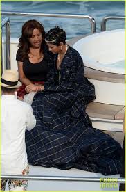 Pharrell Williams Marries Helen Lasichanh In Miami Pharrell Williams Pharrell Williams Wife Celebrity Bride