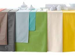 Des roses délicates pour fleurir votre table en toute saison. Le Retour De La Toile Ciree Et De La Nappe Enduite Elle Decoration
