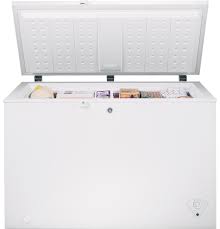 The energy efficient foam insulated cabinet comes with a handy lid, and there's one adjustable white wire basket and front mount mechanical thermostat. Ge Energy Star 10 6 Cu Ft Manual Defrost Chest Freezer Fcm11phww Ge Appliances